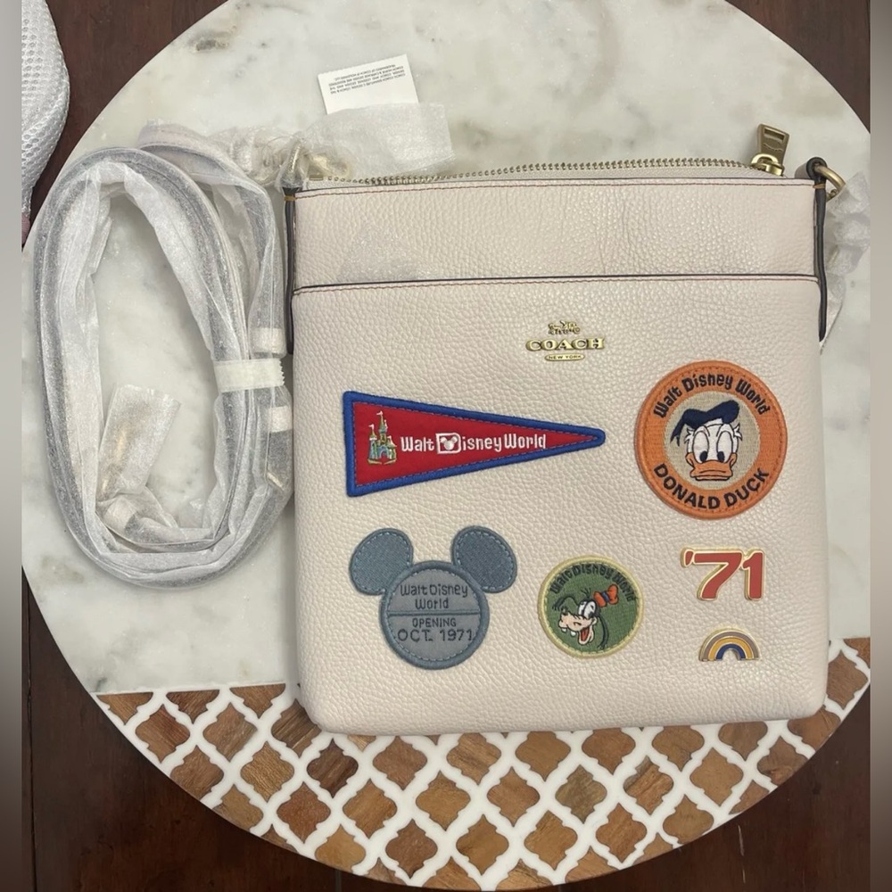 Coach x Disney Kitt Messenger crossbody with patches brass Chalk White Beige
